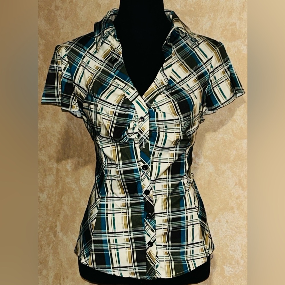 Short Sleeve Plaid Ruffle Button-Up Blouse - Picture 4 of 16